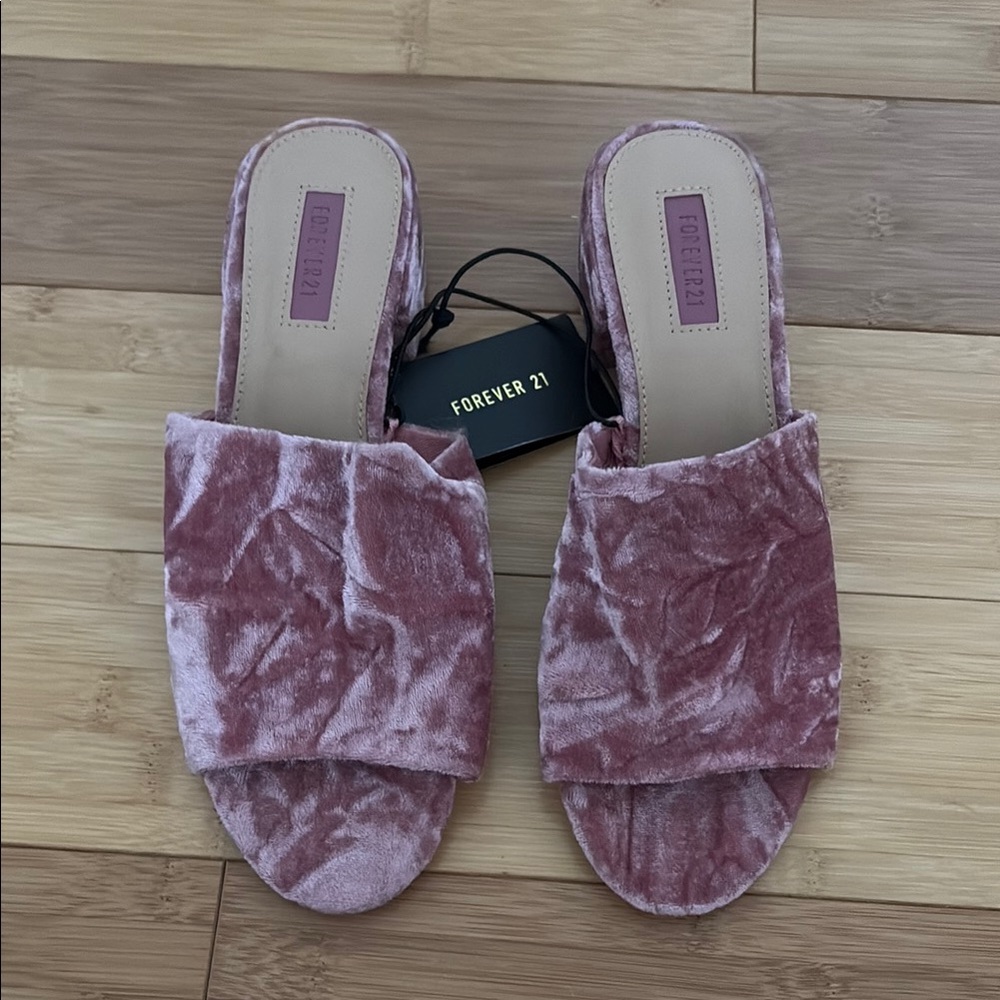 Forever 21 Mauve Velvet Women's Slippers